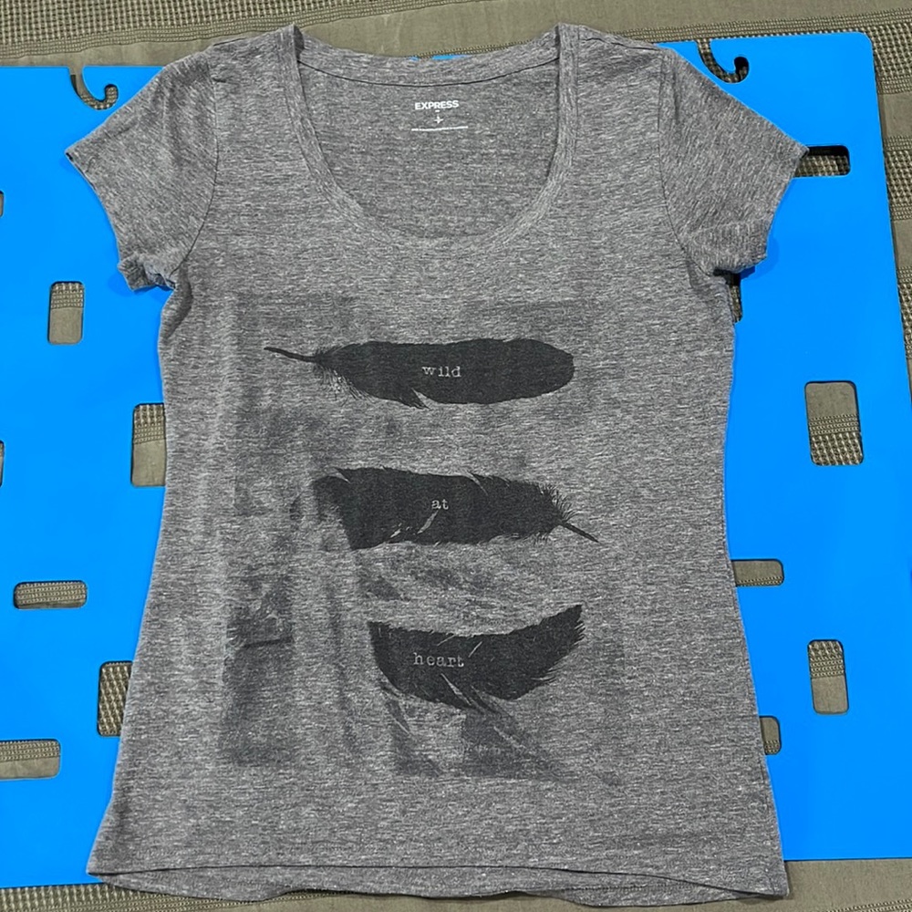 Express graphic tee